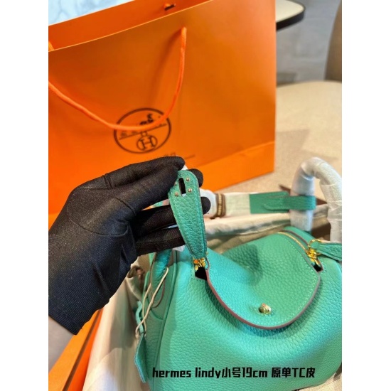 2023.10.29 P275 Original TC Cowhide Little Tmall Lindy19 o Hermes' timeless' Black Gold Bag ' I really can't refuse Herm è s' black gold bag. It's a 360 degree high-end beauty bag, and the upper body doesn't want to take it off. The capacity and size of t