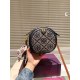 On November 17, 2023, upgraded version P225 Tory Burch/Tory Burch round cake bag with original single mold, customized hardware lining, hollowed out logo with origin label, imported fabric with super good texture and wear resistance! Liangze Hardware Colo