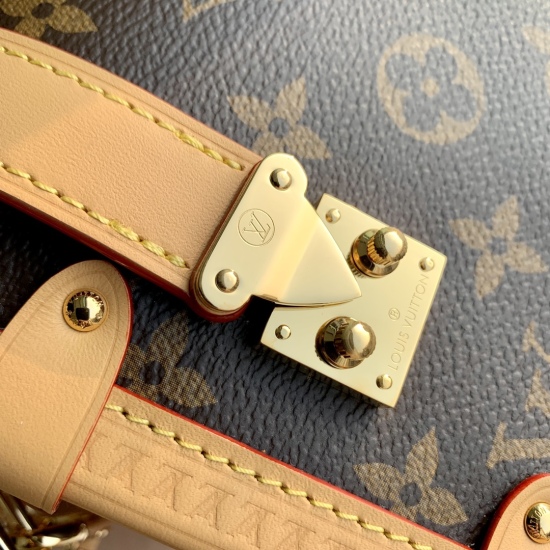 20231126 P740 Top Original Order ✨ Nicolas Ghesquire, an all steel hardware brand, repeatedly explores Louis Vuitton's box making heritage and creates this Side Trunk small handbag. Monogram canvas is combined with leather trim, and the leather zipper hea