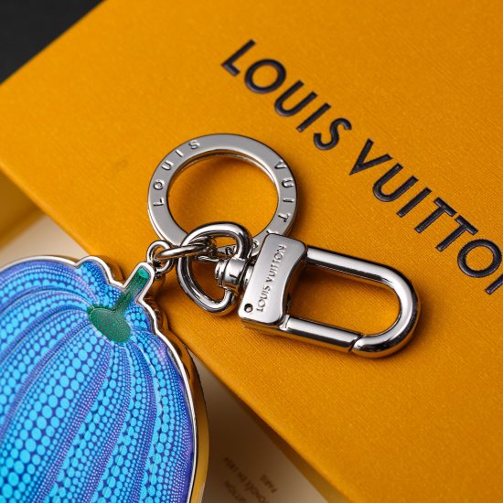 2023.07.11  New Product ❗ M01101 LV Yayoi Kusama pumpkin key chain pendant in three colors ☀️ Louis Vuitton LV Yayoi Kusama pumpkin key chain pendant ☀️ The original logo is indeed exquisite and the texture is really great 91 11
