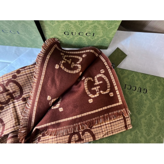 2023.10.03 135 box size: 65 * 180cmGG double-sided plaid scarf/plaid/double-sided, every element is straight to my heart, an unbeatable and easy to sell cashmere scarf with a soft texture