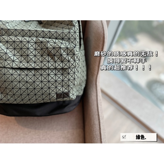 2023.09.01 Reprint Size: 31 * 42cm issey miyake BAOBAO Miyake Miyake Backpack with High Cost Performance!! The original quality is particularly durable, and even carrying a computer to work and traveling can have a large capacity and a super light weight!
