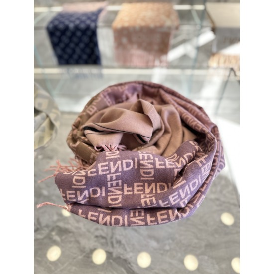 On October 26, 2023, which style to choose with the p150FENDI scarf? For babies who are afraid of the cold, you can consider this scarf. It can be paired with coats and sweaters and can be worn for everyone next time. This scarf is just the right thicknes
