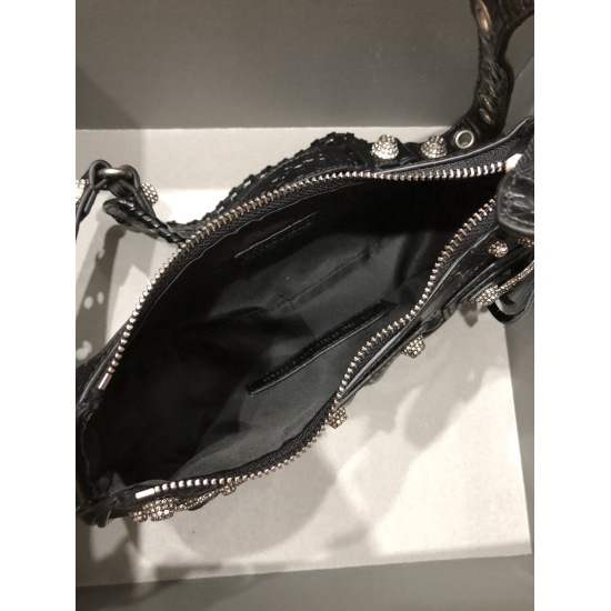 Batch 650 Balenciaga from Balenciaga in 20240324. Italian imported explosive pattern top layer cowhide tassel style small black nail (large bottom length 38cm * 24cm * 12cm) (medium bottom length 30cm * 19cm * 11cm/) (mini bottom length 23cm * 15cm * 24cm