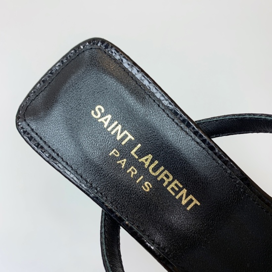 20240326 SAINT LAUREN * buckle strap slippers. Super invincible woman. The upper foot instantly transforms into a goddess. Material: Customized embossed cowhide, sheepskin foot pads. Imported genuine leather outsole. Heel height 6cm, size: 35-39 (40 custo