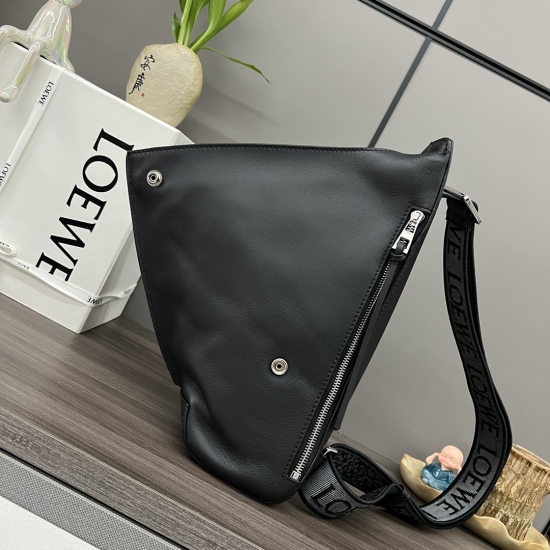 20240325 Original 860 Special Grade 980L ⊚℮℮ W ℮ New Soft and Smooth Cow Leather and Jacquard Cloth Anton Sling Backpack Functional Streamlined Hanging Bag with an Adjustable Jacquard Cloth Strap and Zipper Top Design, Foldable for Use and Can be Fixed wi