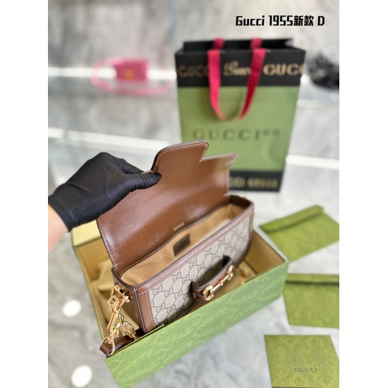 2023.10.03 p225GUCCI 1955 Retro Method Stick Bag. The GUCCI 1955 family has added a new member, and the original classic saddle bag design has been proportionally reduced to a smaller and more exquisite design. With a super beautiful double Glogo gold cha