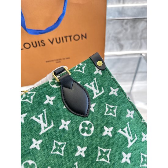 2023.10.1 P205/p225 is difficult to crash! The LV2022 early autumn new velvet green on the go was asked by three passersby within 20 minutes during a street photo shoot! LV's new early autumn velvet green is stunning, and at first glance, it may feel a bi
