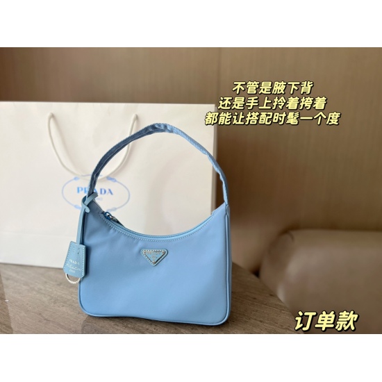 2023.11.06 140 matching box (Korean order) size: 22 * 13cm Prad hobo nylon underarm bag, seeing the actual product is truly perfect! packing ✔ The design is super convenient and comfortable!