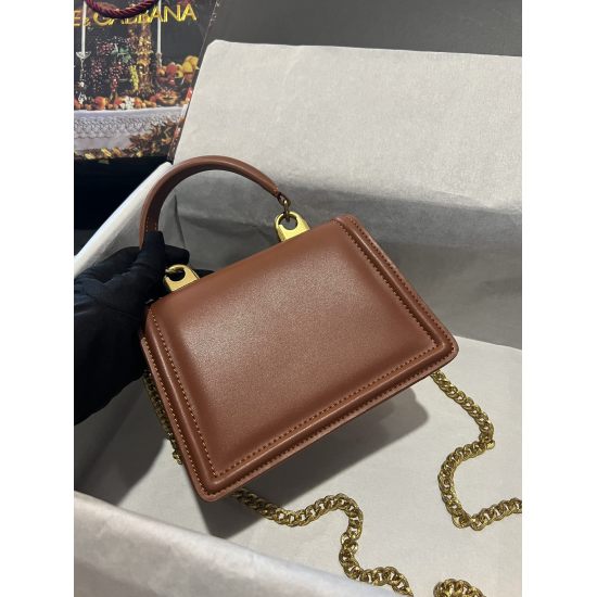 20240319 batch 550 top original DolceGabbana overseas purchasing special product love bow ✨ The chain handbag is mainly simple and fashionable, and the most popular crossbody bag is made of imported raw materials. The front DG logo and the front flip cove