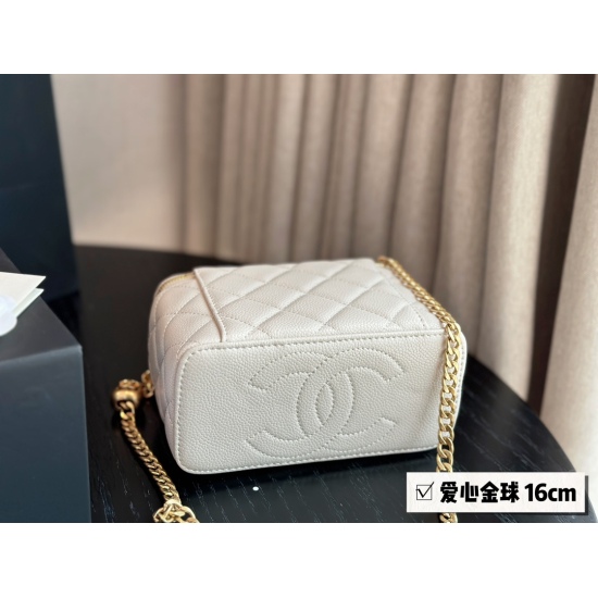 On October 13, 2023, 205, with box size of 16 * 10cm, Xiaoxiangjia's Love Golden Ball Small Box 23P, Love Little Jin, Mrs. Tai, is cute and spicy? No one will refuse Chanel's Love Golden Ball Small Box