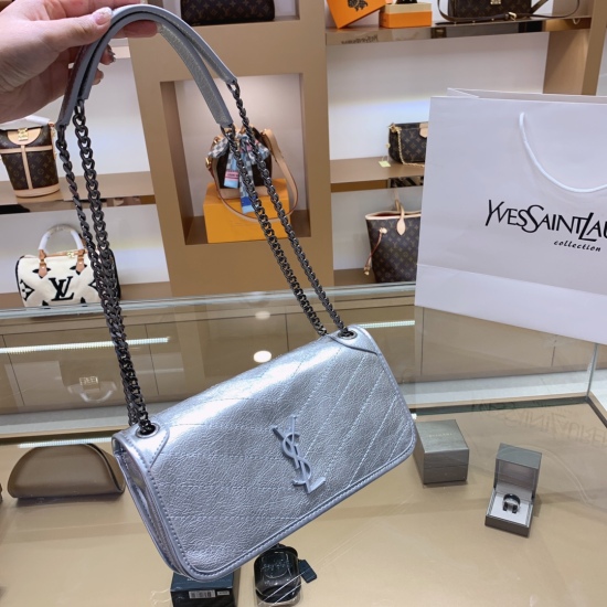 2023.10.18 p195 Cowhide Saint Laurent Chain Bag niki Pleated Bag Saint Laurent/Saint Laurent ♥ Inside, there are double compartments with large and practical capacity. Imported calf leather with special craftsmanship has a pleated silver logo size of 27.5