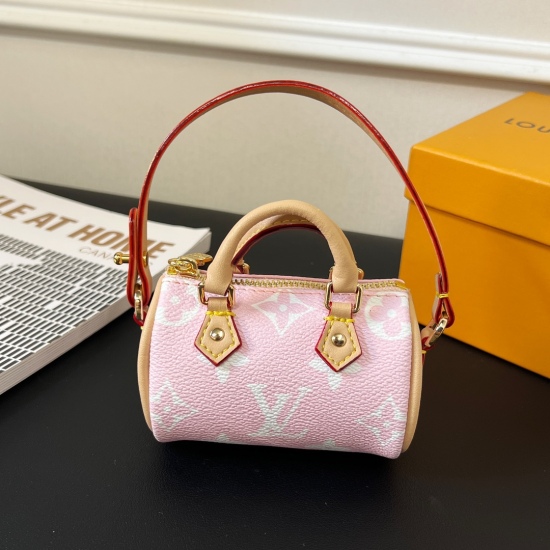 2023.07.11  New Product ❗  LV Handheld Pillow Bag 6 Colors in Stock ☀ Louis Vuitton LV Mini Handheld Pillow Bag Pendant SPEEDY MONOGRAM Bag Decoration M00544 ☀ This Seed Monogram bag features a redesigned and famous Seed handbag in exquisite size, making 