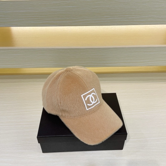 2023.10.02 P45 comes with a dustproof bag [CHANEL Chanel] The new autumn and winter small fragrance style baseball cap is very comfortable with plush and plush. It's a great match for the big brand, and it's a close eye entry