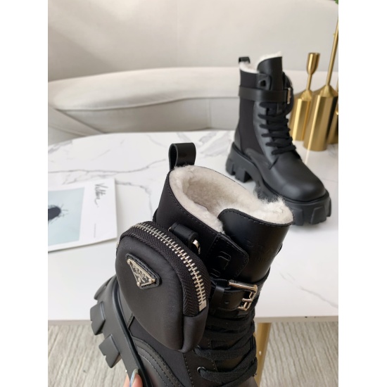2024.01.05 330 2023 Hot Prada (PRADA) Upper: Imported matte open edge red top layer+waterproof nylon fabric surface+silk top layer sheepskin lining+can be compared to the original outsole: TPU+vacuum pumping professional bag factory production, all bag ha