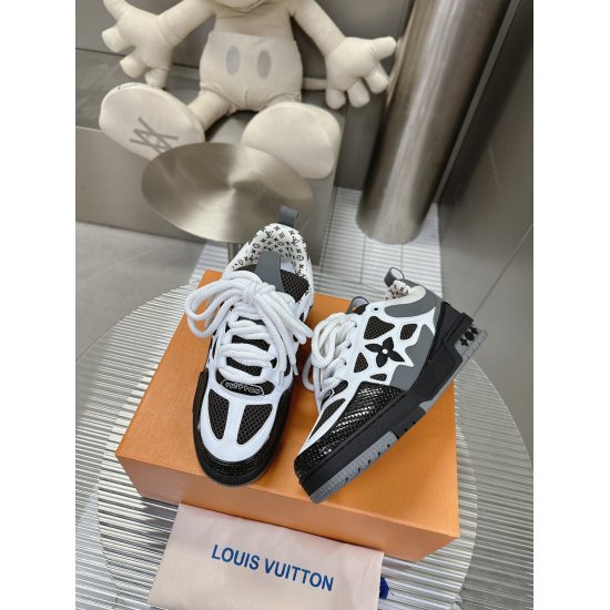 On November 17, 2024, LV Skate brand L family SKATE series 23ss new Tariner denim four leaf grass sports shoes, skateboard shoes for couples, original purchase, development, and production. This LV Skate sports shoe made its debut at the 2023 autumn/winte