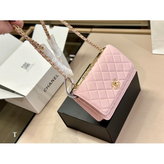 2023.09.03 190 Folding Box Aircraft Box Size: 19 * 12cm Chanel New Facai Bag Woc has excellent quality! The bag has a slot and a hidden bag! Very practical!