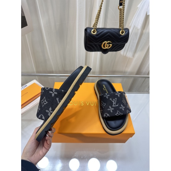 2024.01.05 P220 LV Couple's Edition Counter features the latest denim slippers and hard goods, with a new purchasing level! Full of sophistication! A popular product among domestic and foreign bloggers, retro yet trendy and stunning! Official website's ma