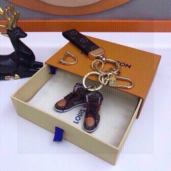 20240401 100 yuan original picture exclusive custom packaging, popular AJ mini shoe Louis Vuitton keychain classic vintage Monogram, durable, is the ideal material for Dragonne keychains, can create this practical and fashionable accessory. 24K vacuum ele