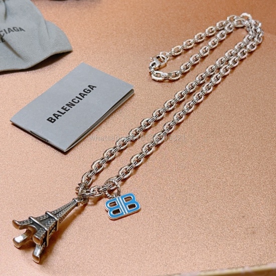 2023.07.23 1 Original goods New products Balenciaga necklaces Balenciaga new necklaces counter Consistent details Fine workmanship Each detail process in place Design process Fine popular models Shipping design Unique retro style Balenciaga necklaces