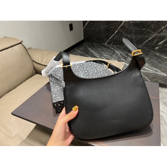 P190 box on October 18, 2023 ⚠️ Size 23.16 Saint Laurent Straddle Bag Free, Hot, Comfortable, Elegant, Random, Stylish, and Versatile