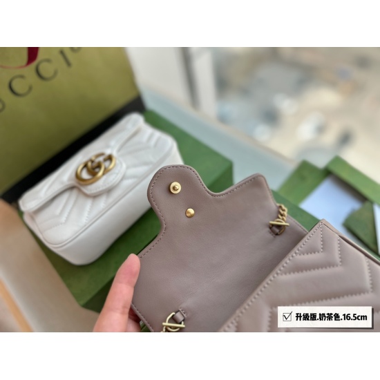 On March 3, 2023, the 180 box upgrade version size: 16.5 * 10cmGG marmont Mini must get the Coco Love Pony Momba marmont, the most classic dual G upgraded cowhide leather! Hardware! Right grain! Perfect! （ ⚠️ Can put down the small phone)