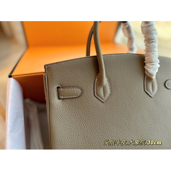 2023.10.29 305 box size: 30 * 25cm ⚠️ The classic status of the top layer cowhide H-family platinum bag (Birkin) cannot be questioned, but what is the charm of Hermes' platinum bag Birkin worth grabbing? Sell it and you'll know!