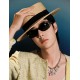 220240401 P85 CHANEL Chanel Wang Yibo, the same Chanel that has been widely questioned, has a frame that leans towards the cat's eye shape. The upward curve enhances the temperament, making it very friendly for high cheekbone eyebrows! At the same time, i