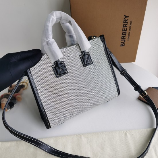 On March 9, 2024, the original P650 Burberry mini two tone canvas patchwork leather Freya Italian refined tote bag is made of stitching leather and cotton canvas, decorated with the brand Horseferry print. It can be carried with a top handle or an adjusta