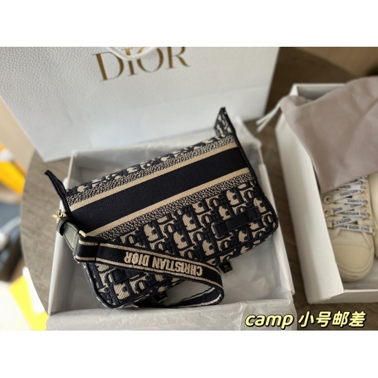 On October 7, 2023, 305 comes with a box (high order version) size of 23 * 16cmD, and the small postman at home camp is really beautiful! Self weight is very light! Super good-looking! Both men and women! Search for Dior messenger packages