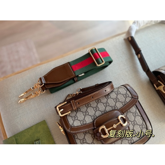 2023.10.03 New Year's Battle Bag 215 High Order Edition (Gift Box) Size 20 * 14cm GG Small Saddle Bag Classic Coffee Color, Size Huge and Lovely Paired with Two Shoulder Straps, Easy to Switch between Thick and Thin Shoulder Straps, Perfect Combination Se