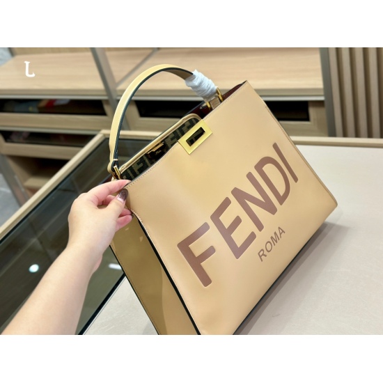 2023.10.26 250size: 38.30cm Fundi peekabo Shopping Bag: Classic tote design! But the biggest feature of this one is: portable: crossbody!
