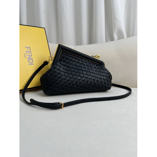 Batch 970fendi on March 7th, 2024 ❤️ The first series features the letter F as the design highlight, with fine sheepskin weaving and a slanted frame contour. The appearance design is also unique and innovative, with an asymmetric bag shape that is fashion