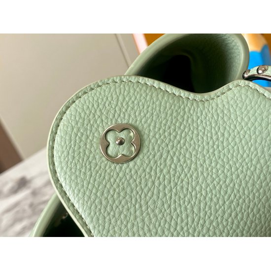 On July 10, 2023, the M21354 CAPUCINES BB handbag is made of Taurillon leather and inspired by the glass workshop on Murano Island in Venice. The top handle is carved with matte matte metal, revealing a natural charm, and together with the resin LV letter