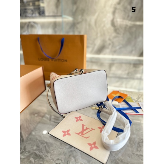 2023.10.1 P245 Reprint Upgrade Hardware 24k Gold Counter Folding Gift Box Packaging Lv Champagne Bucket Style Fashion Bucket Bag Design ✈ The prototype comes from an elegant yet sturdy bag that was specially customized by a wealthy wine estate owner in 19
