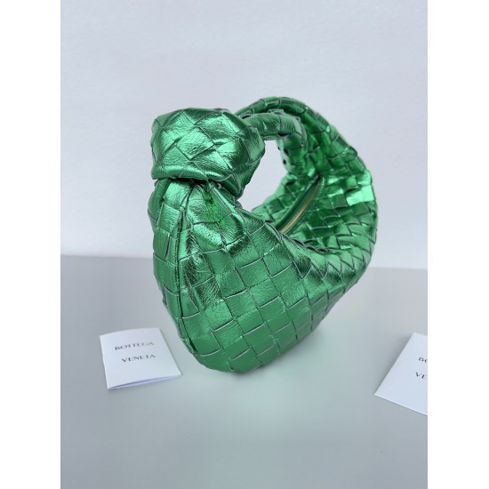 20240328 Original Order 750 Special Grade 870 New Color~Green Gold Bottega veneta ͙.——— The latest weaving and knotting hobo is made of top-notch sheepskin leather, which is very soft and has a unique shape that is particularly practical and durable. It r