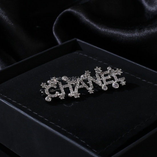2023.07.23 Chanel's Autumn/Winter Collection Diamond Double C brooch is a super perfect and stylish addition with a clever design