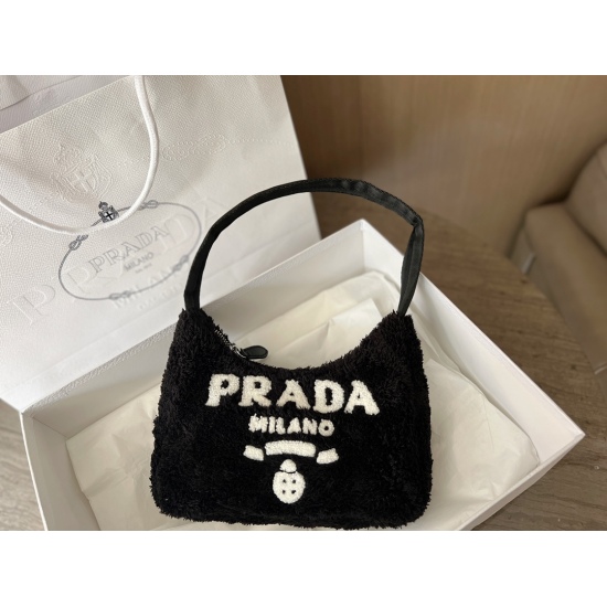 2023.11.06 155 Box size: 24 * 14cm Prada Underarm Towel Bag Hobo Popular Hand Carrying Fur Bag Series Spicy~Soft Coco Love Looks Like You Want to Hug It~Not only Great to Fit, but also Easy to Knock, Hand Carrying or Essential for Underarm Bag Fairy!! I r