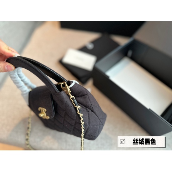 245 box size: 20 * 12cm, Xiaoxiangjia 23k Kelly, the most beautiful 23k, it looks so beautiful. I want to have an impulse to go to Didi SA right away! The new bag is really delicious! Quality of cowhide