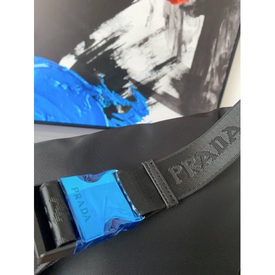 2023.11.06 P150 PRADA Nylon Waistpack Chest Bag for Men's One Shoulder Backpack is exquisitely inlaid with exquisite craftsmanship, making it a classic and versatile item. Original factory fabric delivery, small ticket, dustproof bag, box, 28 x 15 cm