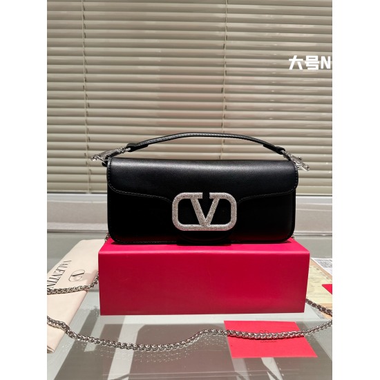 2023.11.10 P215 Folding gift box Valentino Valentino Loco is a must for beautiful fairies. It's also very beautiful. Bags with one shoulder bags unlock fashion charm. cool and cute. The size of the most beautiful girl in the whole street is 27