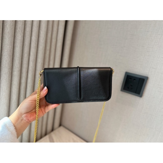 2023.09.03 195 box (new product) size: 20 * 11cmF Home Fendi New WOC Its advantages - cheap, good-looking, durable, small size, capacity and a small clip! Can be carried across the shoulder or as a handbag!