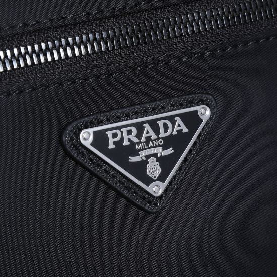 On March 12, 2024, 450 PRADA=P family men's shoulder bag, a super classic official best-selling item on the internet, with exquisite craftsmanship and lightweight original waterproof fabric, it has been popular until many people pursue it. 175 original qu