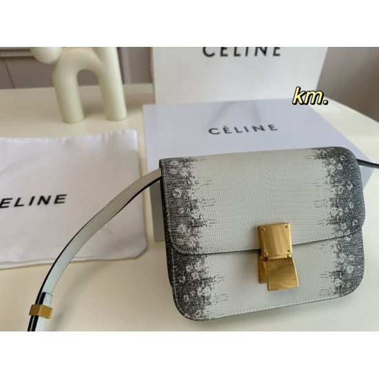 March 30, 2023 P310 (Folding Box) size: 2015 Celine Sailing New BELT BAG Tofu Bag Premium Grey Lizard Skin, Premium Color ↗️ The overall bag shape is full and stylish. The rose gold buttons are very suitable for spring and summer, super durable, high-end 