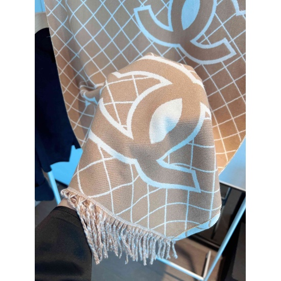 2023.10.05 35 ✨✨ CHANEL's high-end comfortable and fashionable temperament, believe me, take it! Chanel's soft and beautiful scarf that touches the heart is equipped with a double C pearl light and shadow, which is very beautiful. Generally, factories can