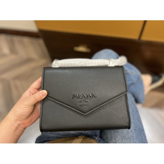 2023.11.06 210 box size: 21 * 15cmprad package configuration packaging 〰️ The leather is thick and textured