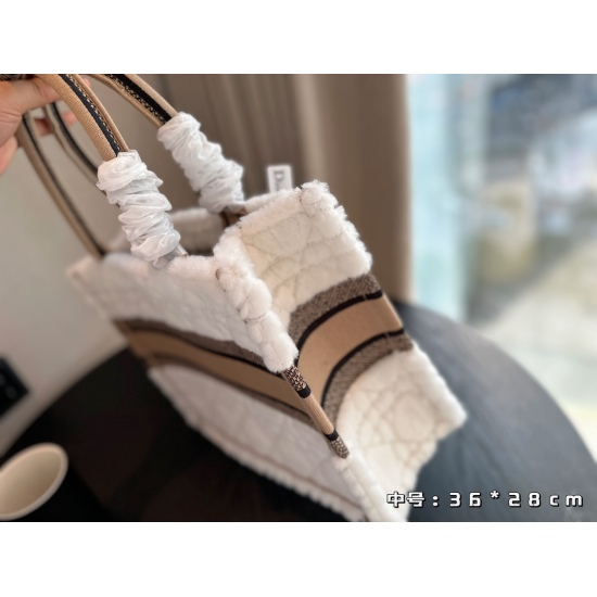 2023.10.07 250 210 220 box size: 26.5 * 21cm 36 * 28 cm 41 * 35cm D home tote shopping bag CDBooknote23 latest shopping bag 3D embroidery non ordinary goods search dior tote tote