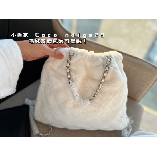 275 unboxed size: 36 * 32cm Xiaoxiangjia Coco neige23 plush backpack is so cute! I have no resistance to plush bags and I really like them!
