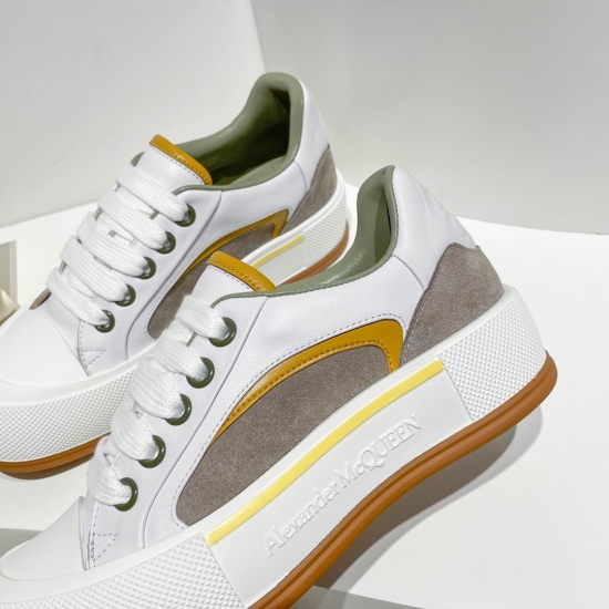 2024.01.05 AIexpanderMcQUEEN ✅ Certified McQueen [New Edition] Thick soled sneakers for early spring 2023, featuring a small white shoe with an inner raised thick soled sneaker. The latest collection is synchronized with the latest cabinet, featuring a ru