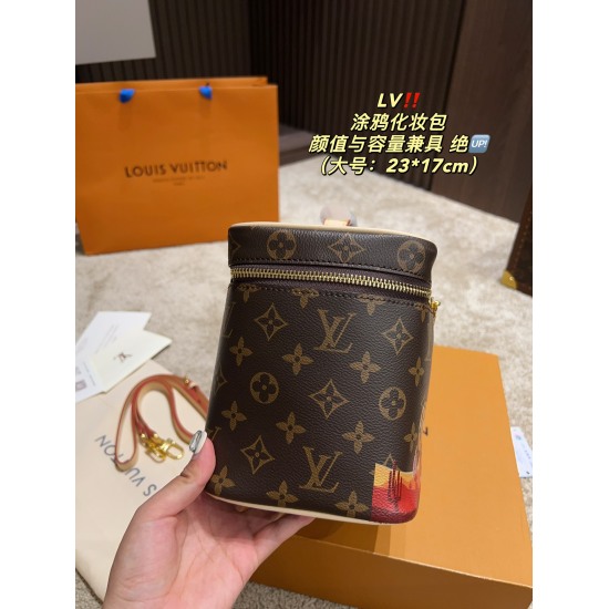 2023.10.1 Large P180 ⚠ Size 23.17 Medium P175 ⚠ Size 20.14 Small P170 ⚠ The size 17.12LV graffiti makeup bag can be carried as a makeup bag, and can also be worn on one shoulder or cross body. It looks small and cute, but the capacity is quite large, and 